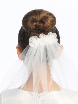 18" veil on comb with Organza flowers